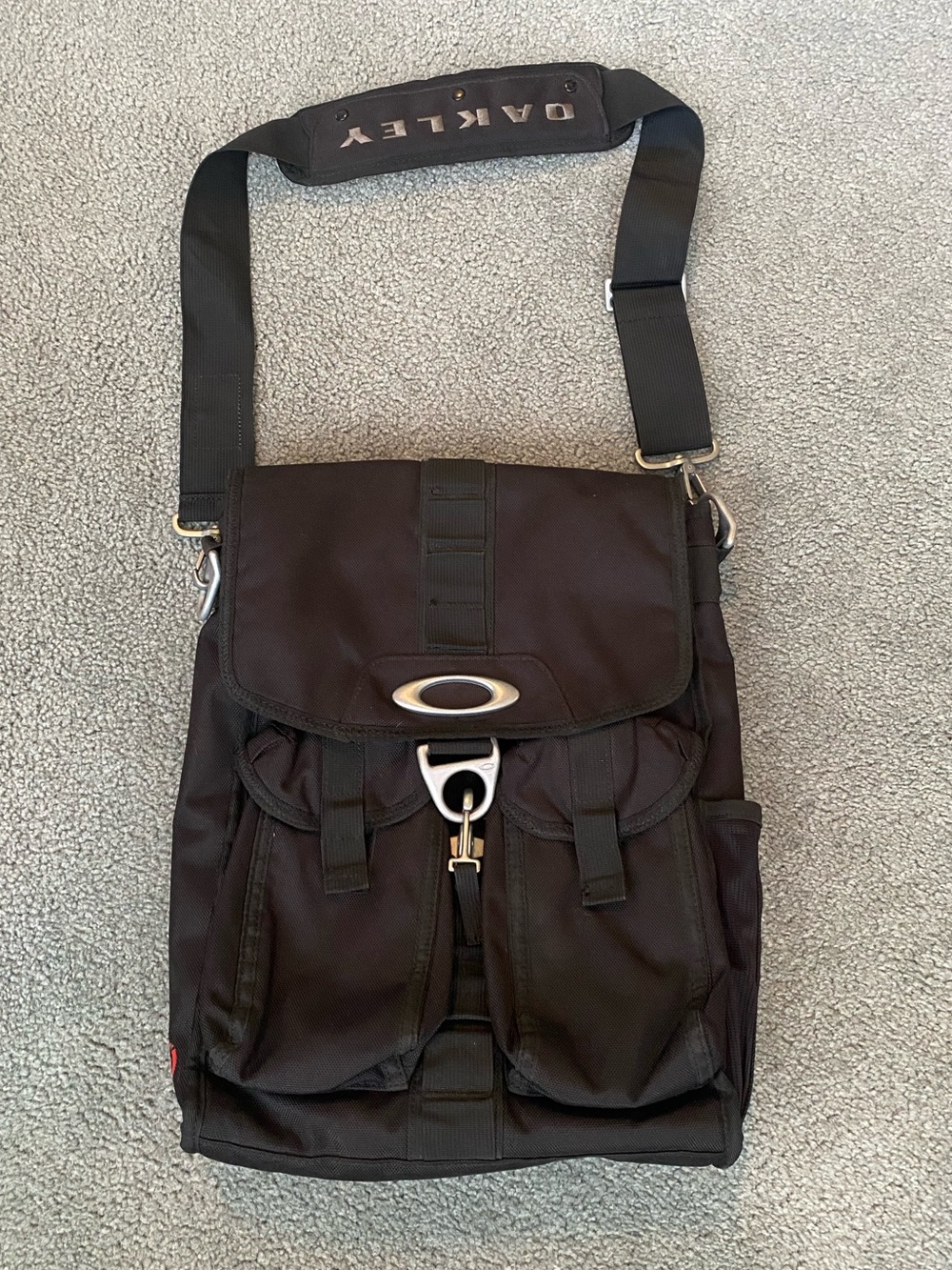 Vintage NWOT Oakley Tactical Messenger Bag